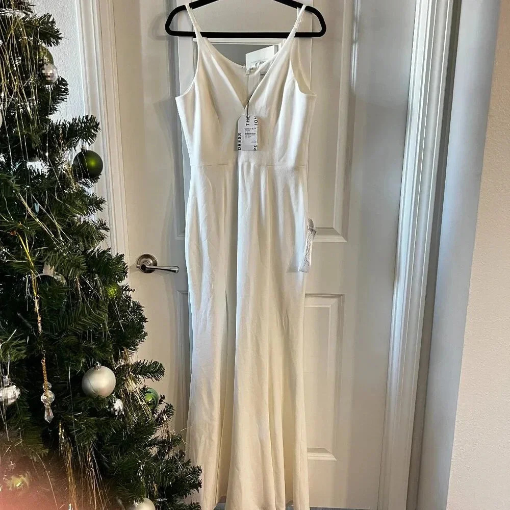NWT Dress The Population Sandra Plunge Dress Size Medium Color White